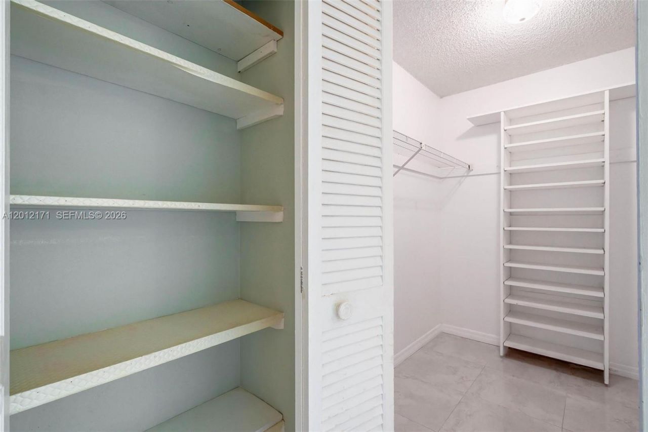 950 NE 199th St , Unit 2H, Miami, FL 33179 Photo