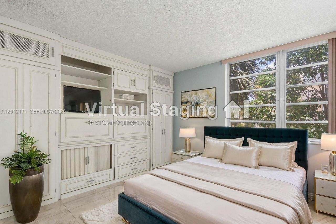 950 NE 199th St , Unit 2H, Miami, FL 33179 Photo