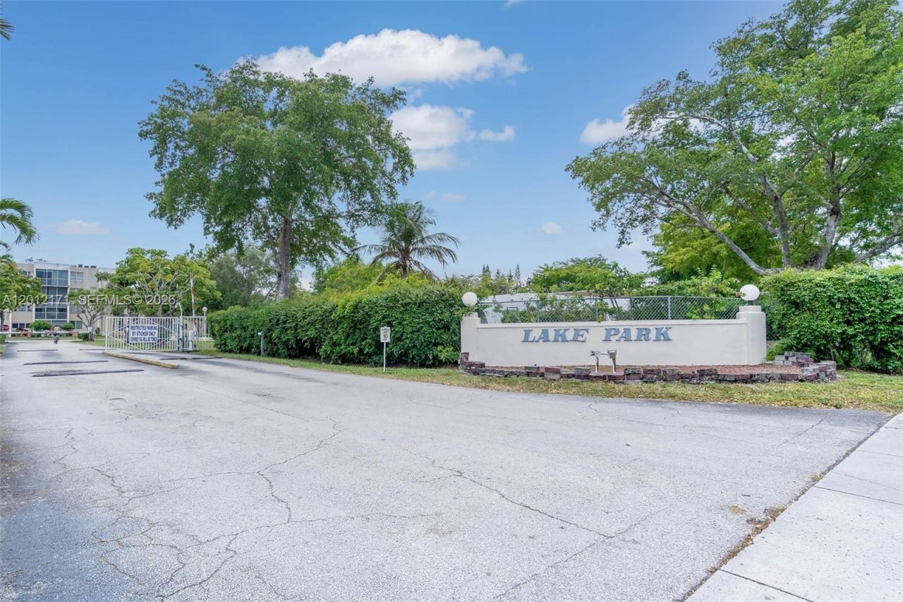 950 NE 199th St , Unit 2H, Miami, FL 33179 Photo
