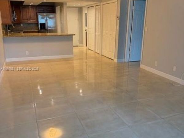100 Lakeview Dr, Unit 115, Weston, FL 33326