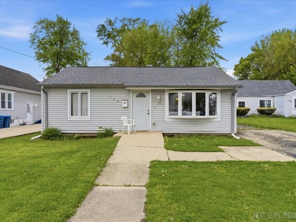 138 N Calhoun Street , Aurora, IL 60505