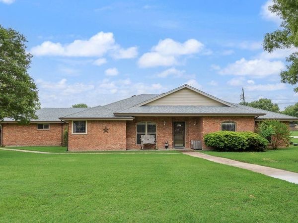 834 Rock Creek Lane, Red Oak, TX 75154