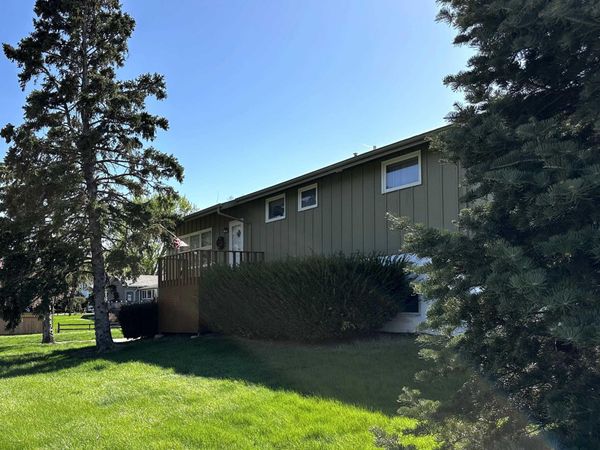 604 Frankfort Avenue NE, Orange City, IA 51041