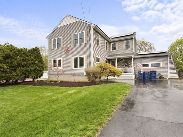 2 Burnside Av, Seekonk, MA 02771