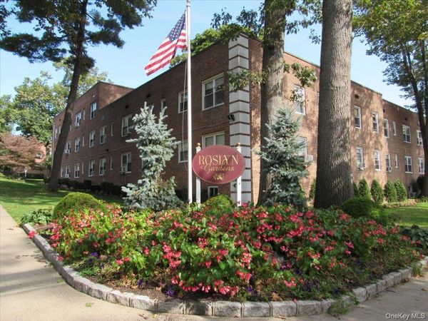 14 Edwards Street , Unit 2A, Roslyn, NY 11577
