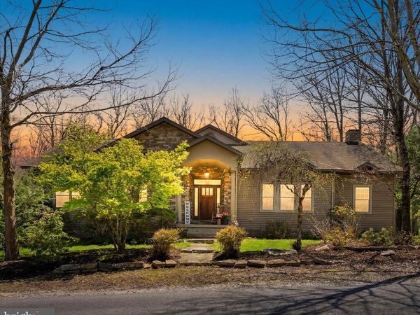 220 LAKE DRIVE, NESQUEHONING, PA 18240