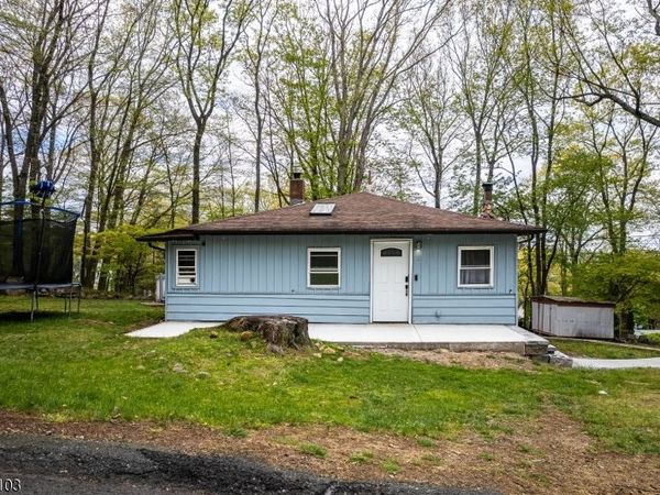 15 Mohican Ave, Roxbury, NJ 07850