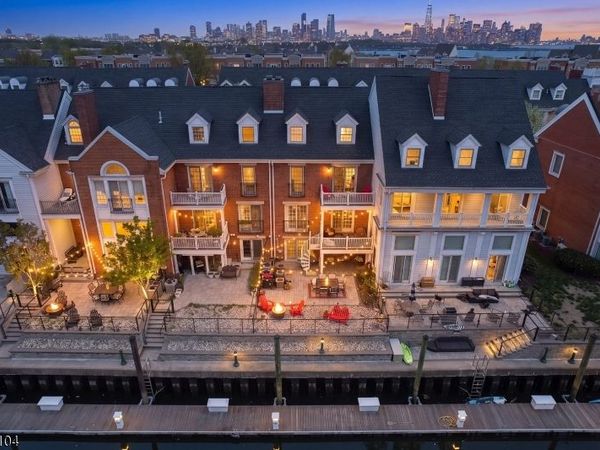 26 Half Moon Isle, Jersey, NJ 07305