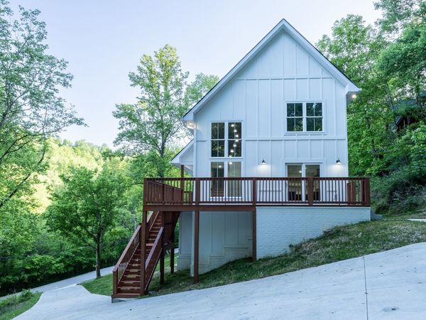 670 Harbor Dr , Lancaster, TN 38569