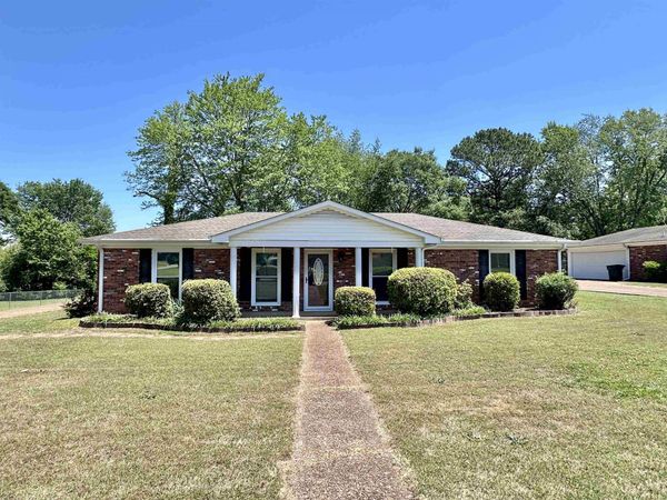 1836 Tannehill Dr, Florence, AL 35633