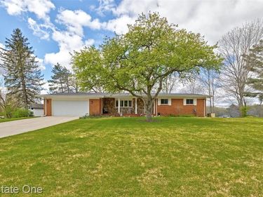 327 Coats Road, Orion Twp, MI 48362