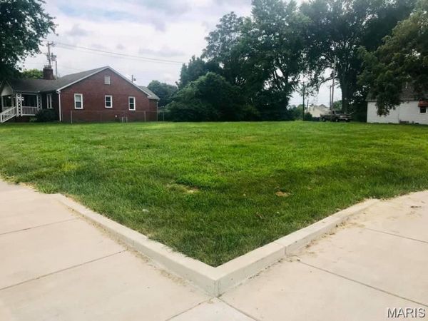 119 N Hesperia Street , Collinsville, IL 62234