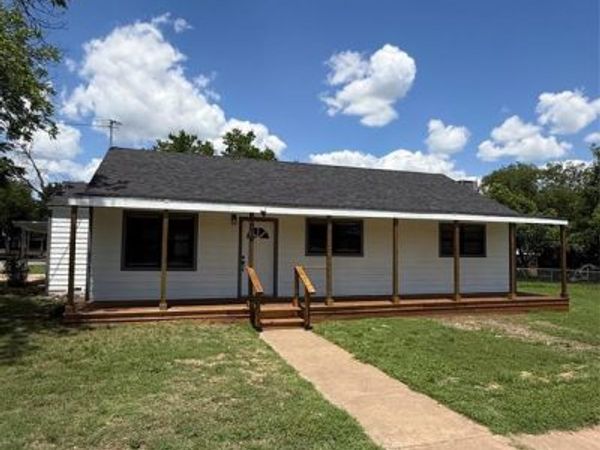 1016 W Cedar Street, Coleman, TX 76834