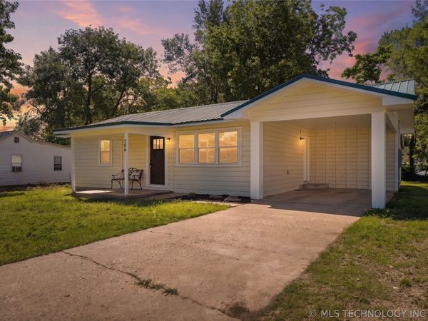 706 E Redwood Avenue N, Sallisaw, OK 74955