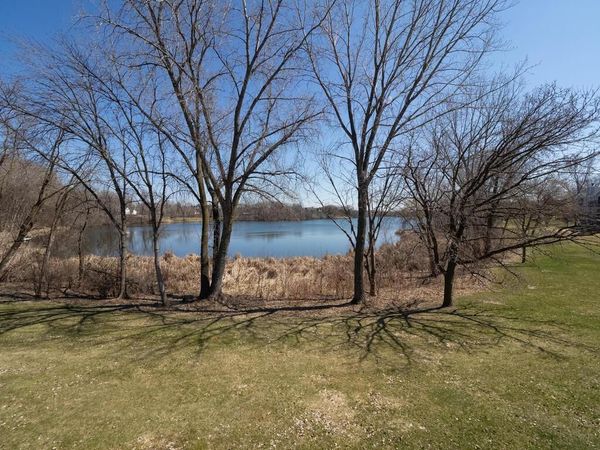 3050 Shields Drive, Unit 105, Eagan, MN 55121