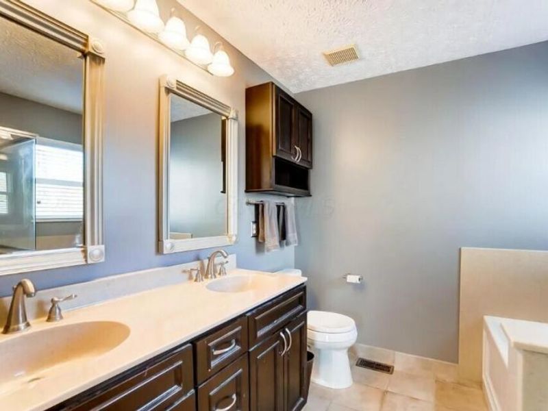 9304 Prestwick Green Drive, Columbus, OH 43240 Photo 16