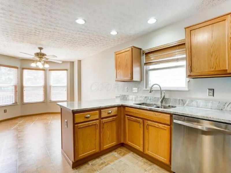 9304 Prestwick Green Drive, Columbus, OH 43240 Photo 4