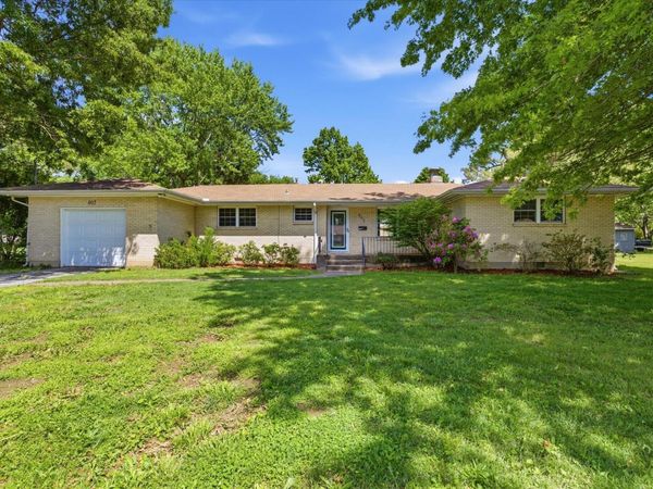 405 Grand Street , Monett, MO 65708