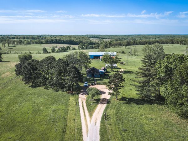 34696 SW State Route 7 , Edwards, MO 65326