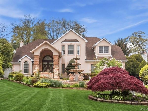 21 Chauncey Place , Woodbury, NY 11797
