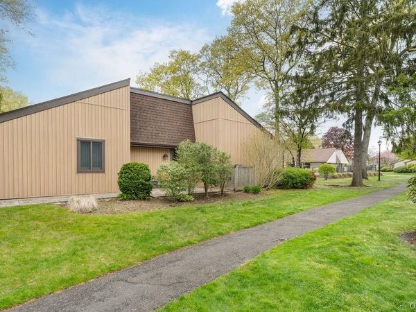 84 Strathmore Gate Drive, Stony Brook, NY 11790