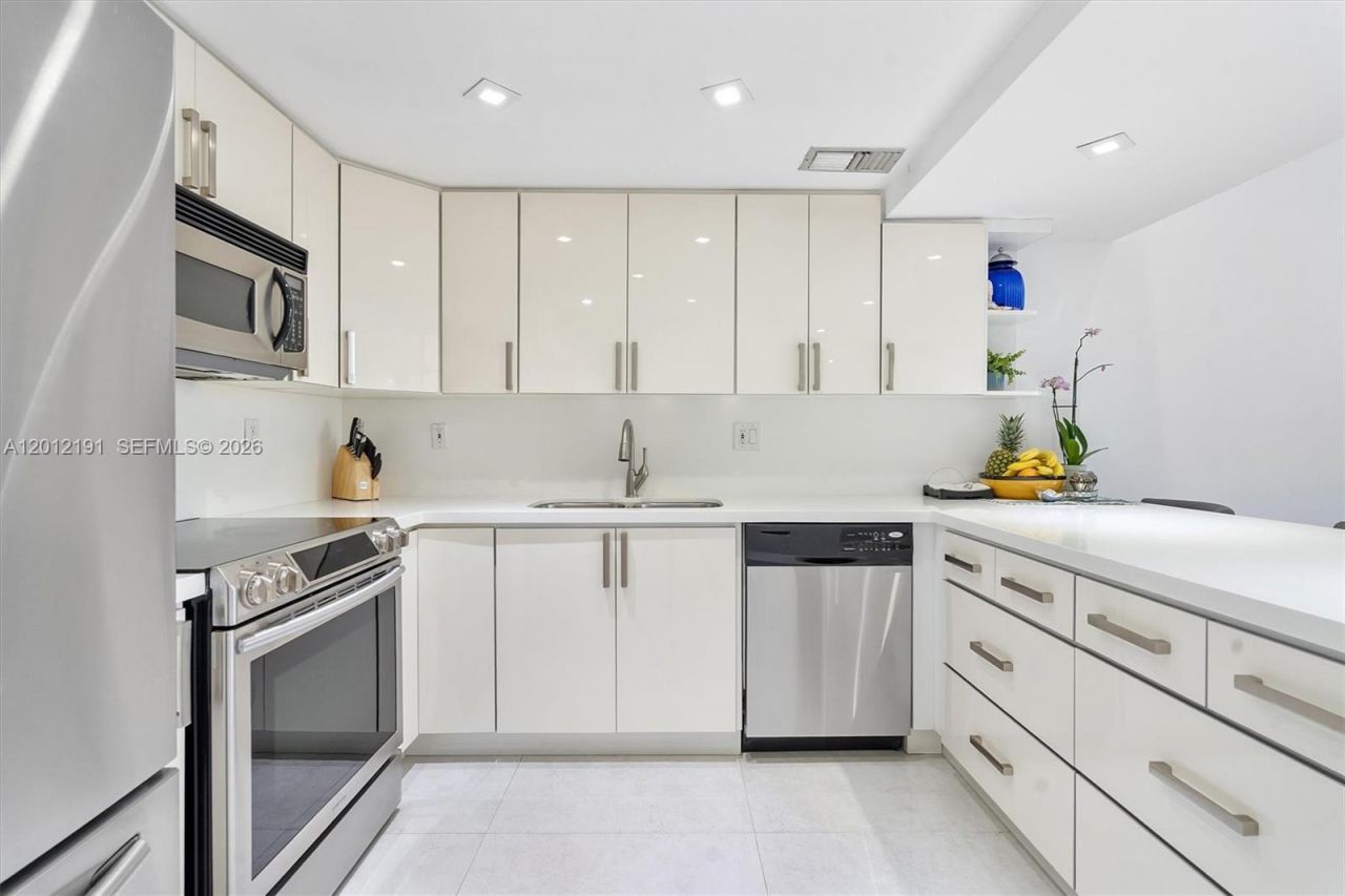 20341 W Country Club Dr, Unit TH-11, Aventura, FL 33180 Photo