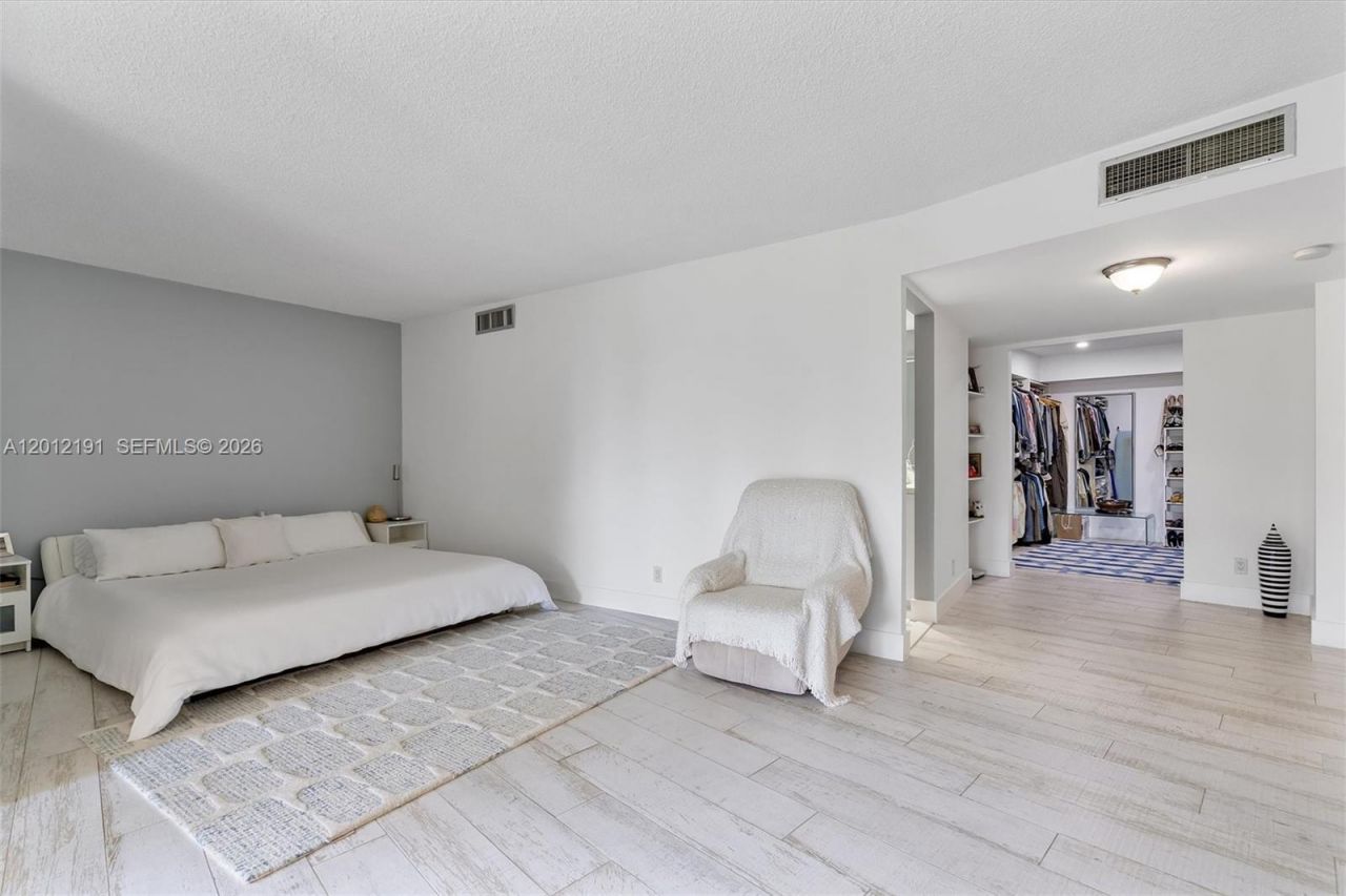 20341 W Country Club Dr, Unit TH-11, Aventura, FL 33180 Photo