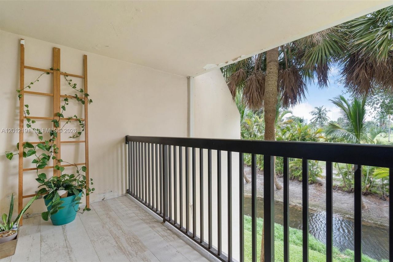 20341 W Country Club Dr, Unit TH-11, Aventura, FL 33180 Photo