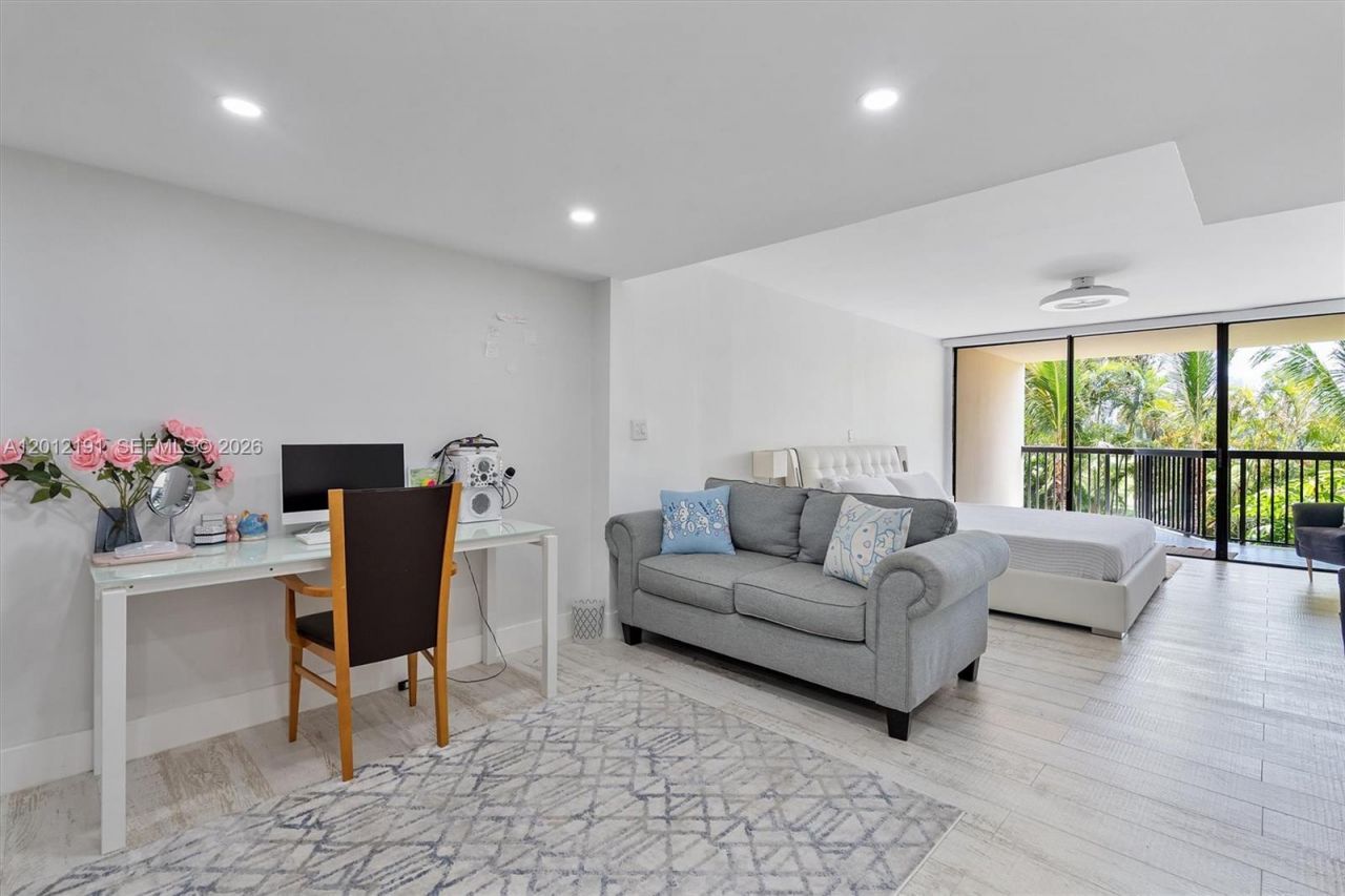 20341 W Country Club Dr, Unit TH-11, Aventura, FL 33180 Photo