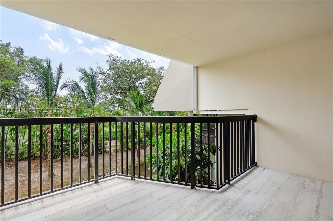 20341 W Country Club Dr, Unit TH-11, Aventura, FL 33180 Photo