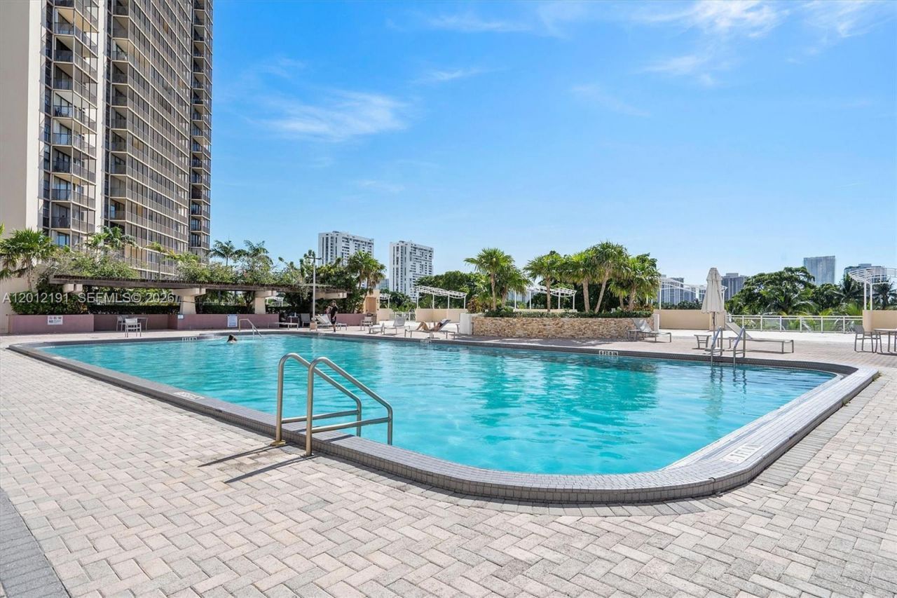 20341 W Country Club Dr, Unit TH-11, Aventura, FL 33180 Photo