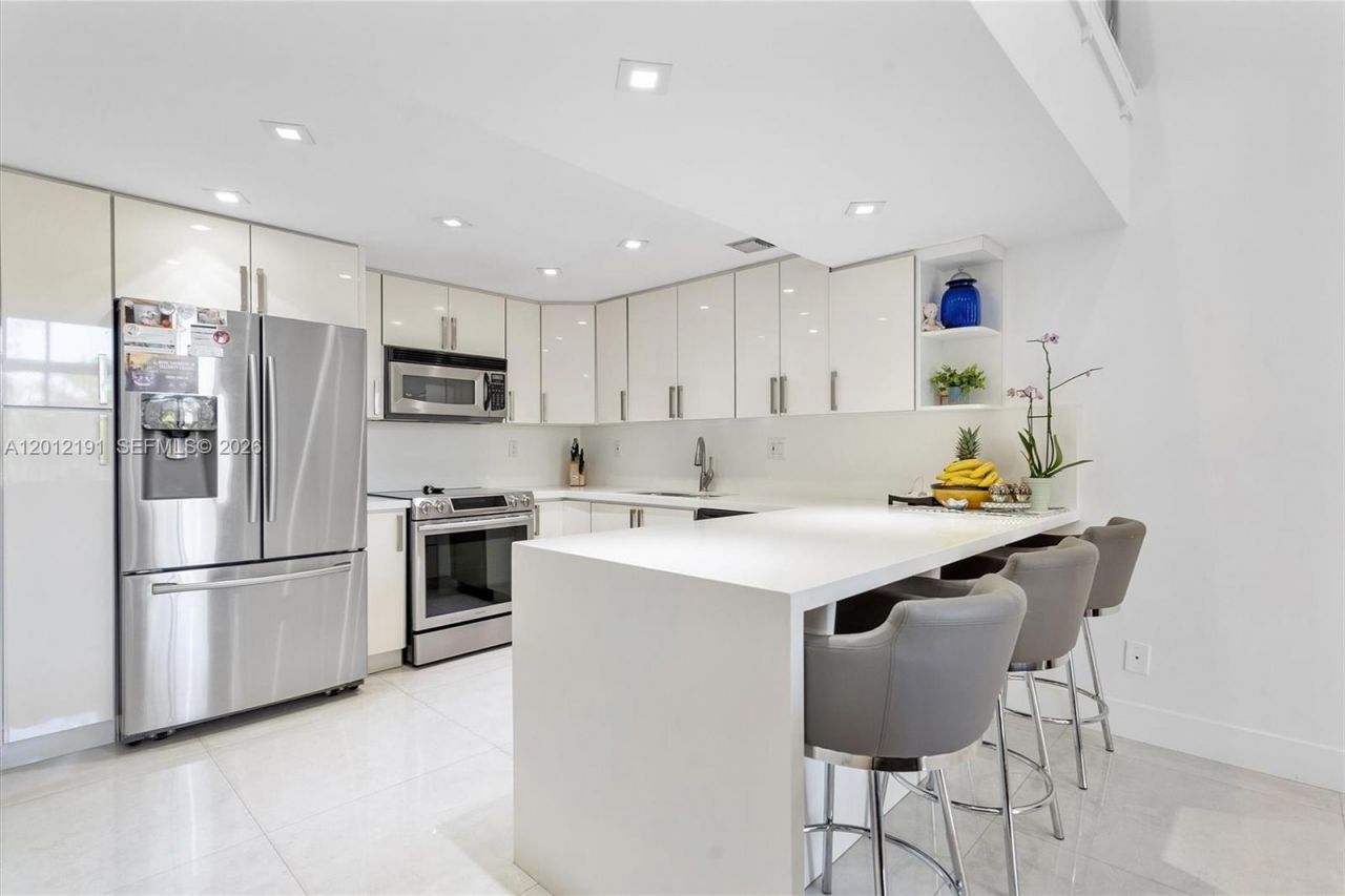 20341 W Country Club Dr, Unit TH-11, Aventura, FL 33180 Photo