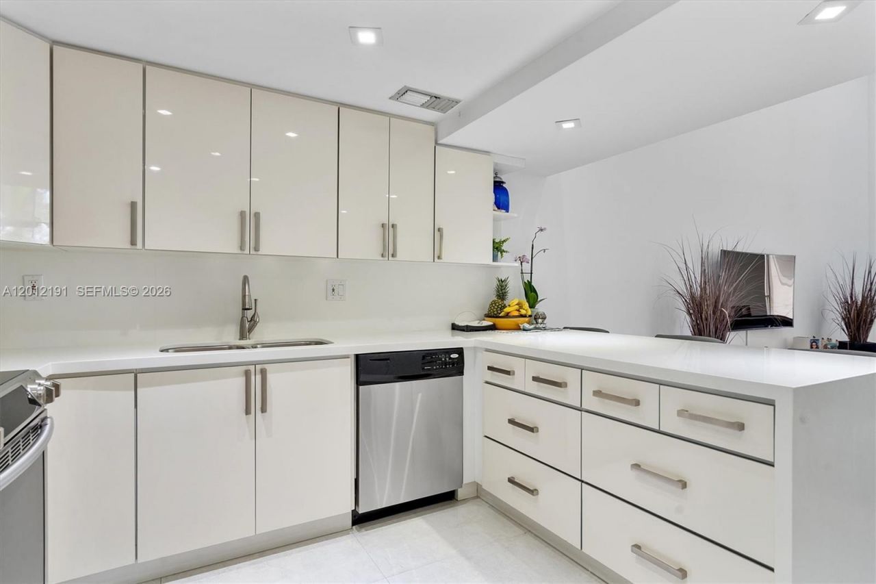 20341 W Country Club Dr, Unit TH-11, Aventura, FL 33180 Photo