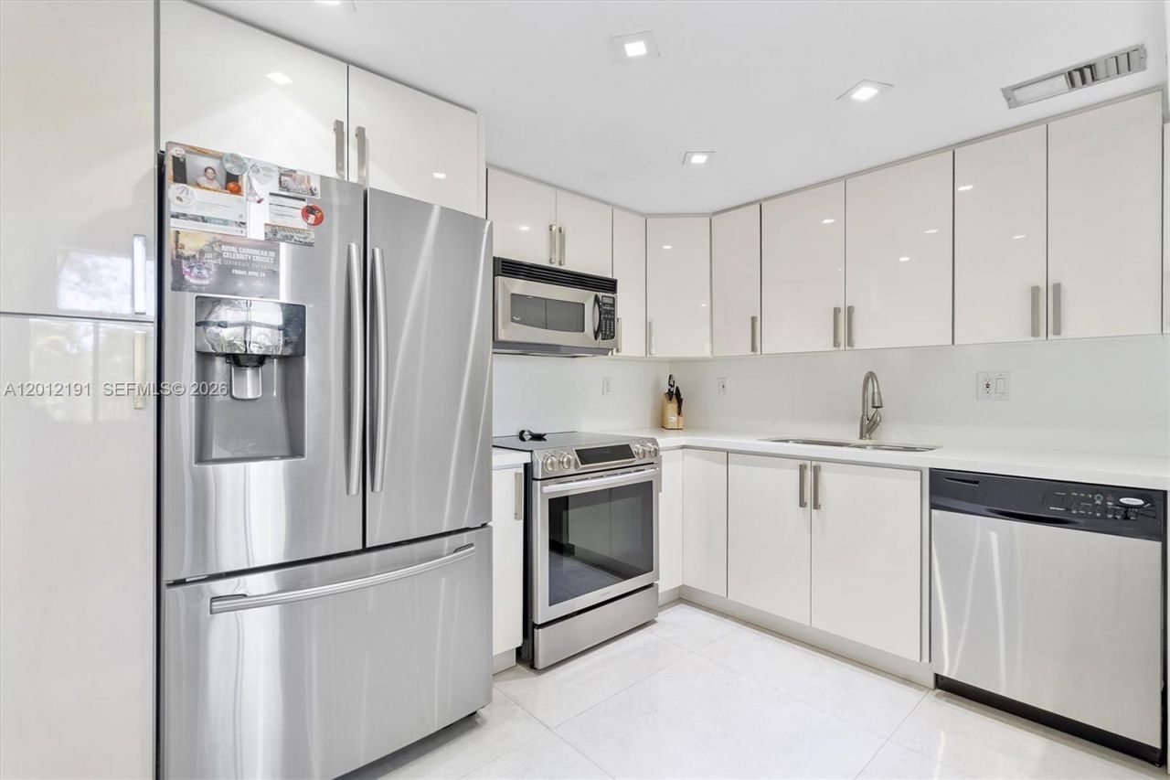 20341 W Country Club Dr, Unit TH-11, Aventura, FL 33180 Photo