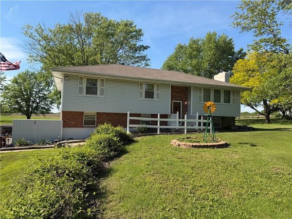 15332 Prairie View Road, Bonner Springs, KS 66012