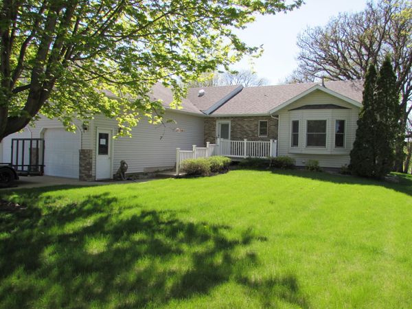 1600 S Prairie Avenue, Fairmont, MN 56031