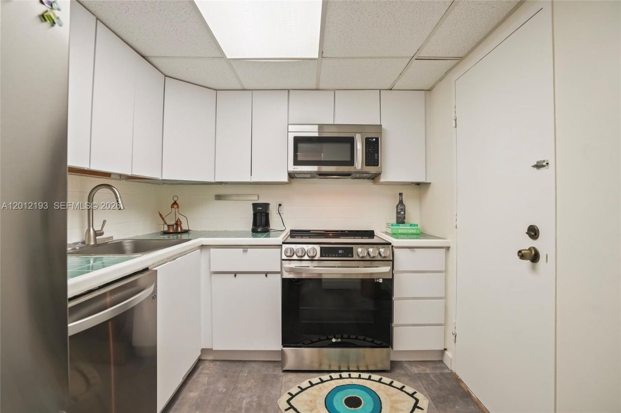 800 West Ave , Unit 738, Miami Beach, FL 33139 Photo