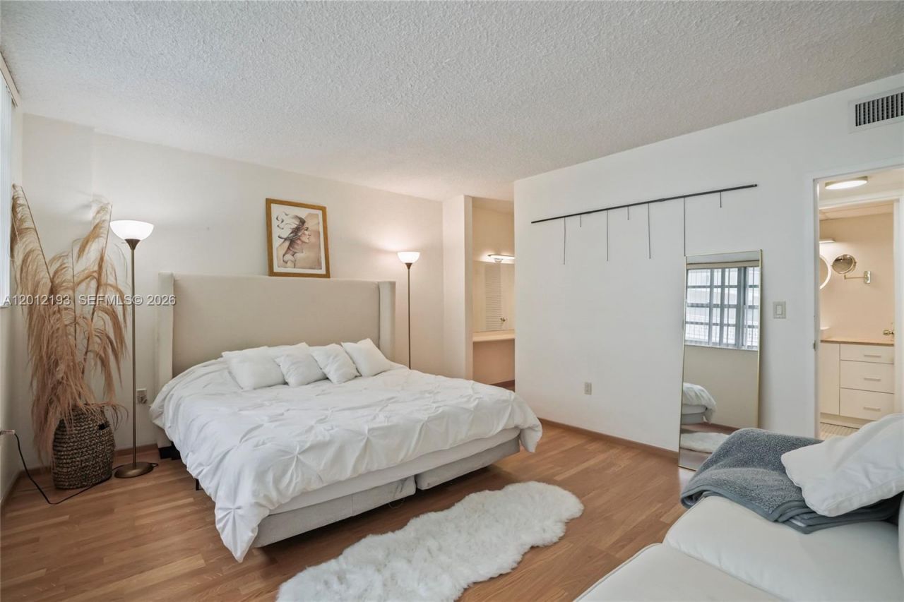 800 West Ave , Unit 738, Miami Beach, FL 33139 Photo