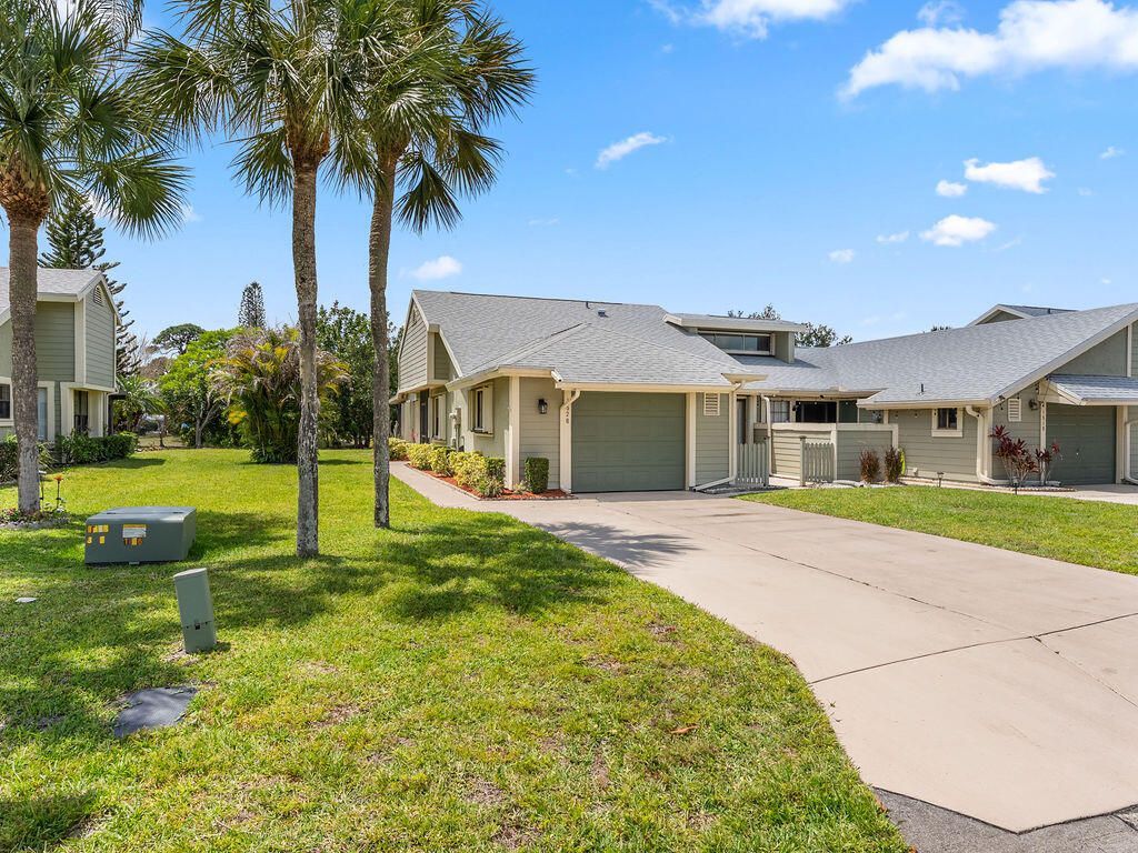 1526 SE Dewberry Court, Port Saint Lucie, FL 34952 Photo