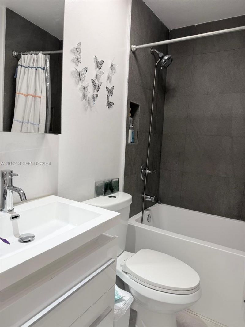 7560 NW 173rd Ln, Hialeah, FL 33015 Photo
