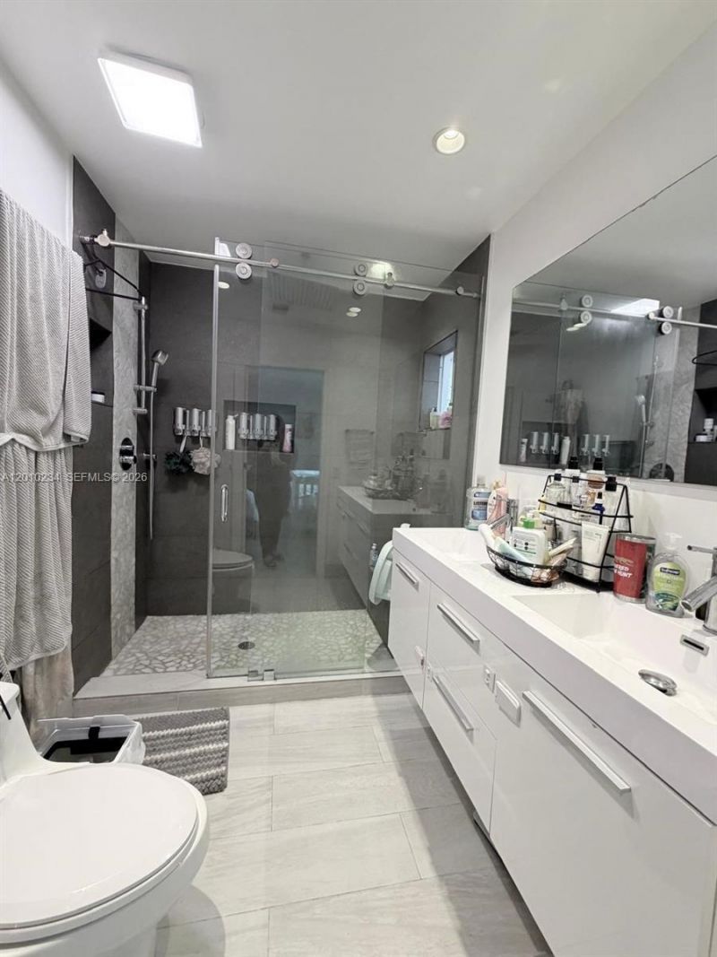 7560 NW 173rd Ln, Hialeah, FL 33015 Photo