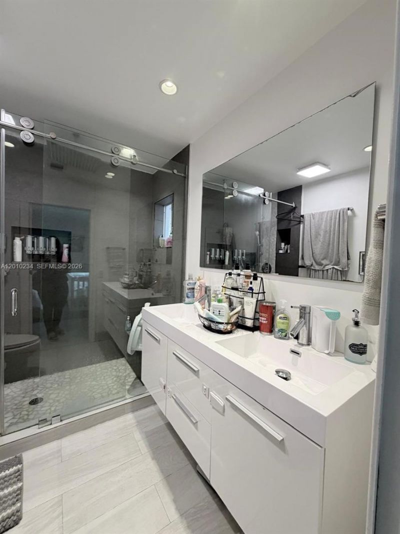 7560 NW 173rd Ln, Hialeah, FL 33015 Photo