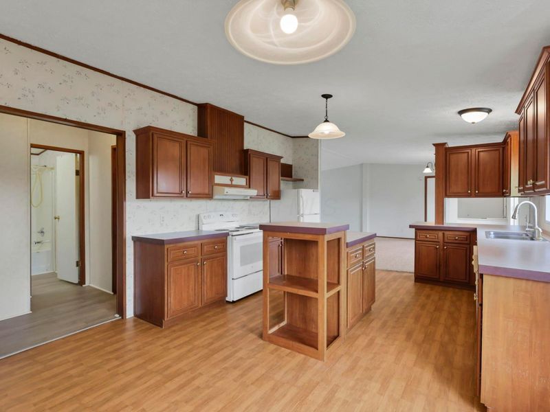 12186 State Route 155, Corning, OH 43730 Photo 3