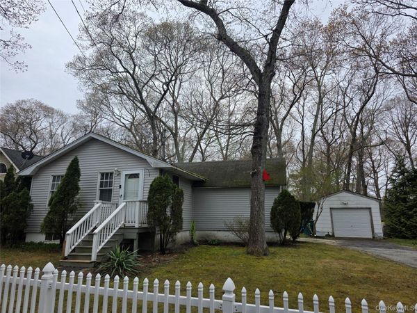 117 Maple Avenue , Flanders, NY 11901