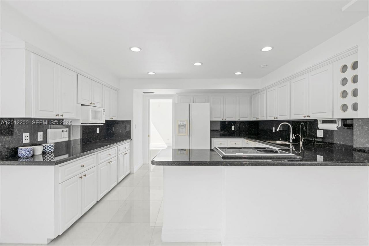 6795 Brookline Dr, Unit 6795, Miami, FL 33015 Photo
