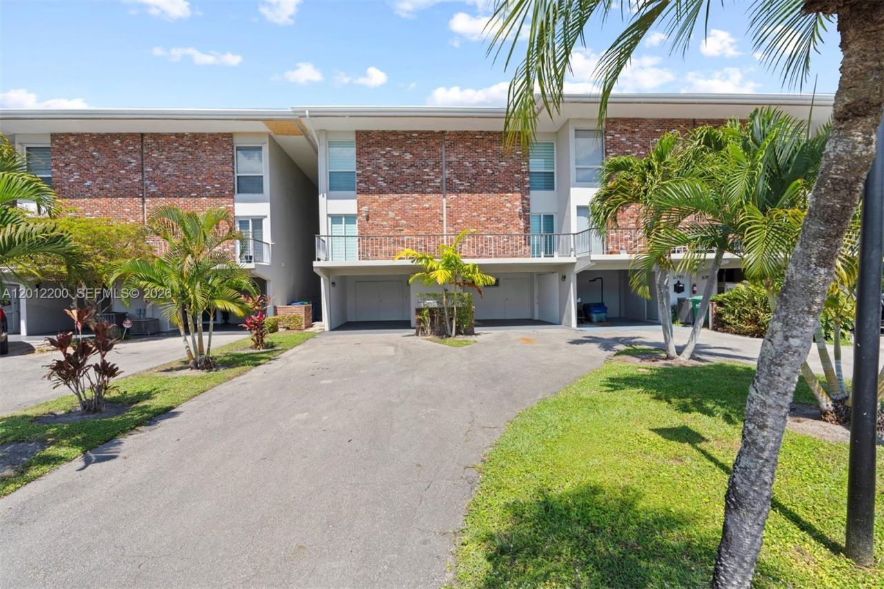 6795 Brookline Dr, Unit 6795, Miami, FL 33015 Photo