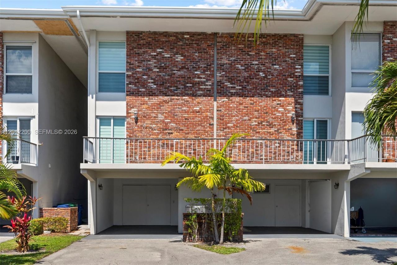 6795 Brookline Dr, Unit 6795, Miami, FL 33015 Photo