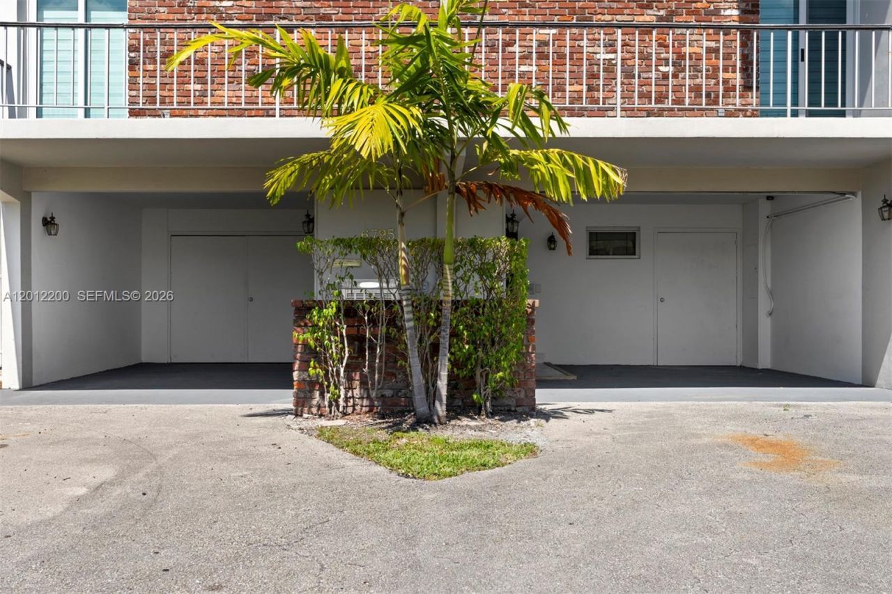 6795 Brookline Dr, Unit 6795, Miami, FL 33015 Photo