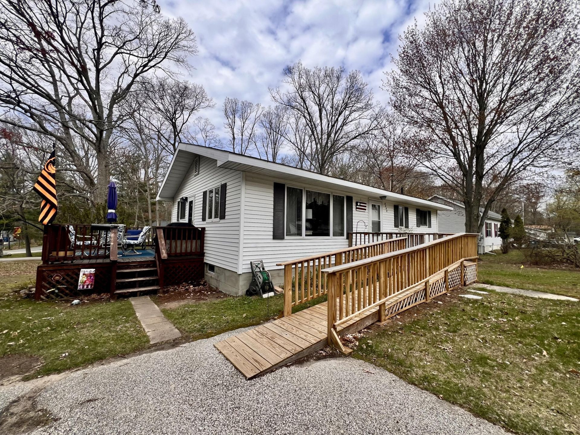6596 W Virnetta Drive, Ludington, MI 49431 Main Photo