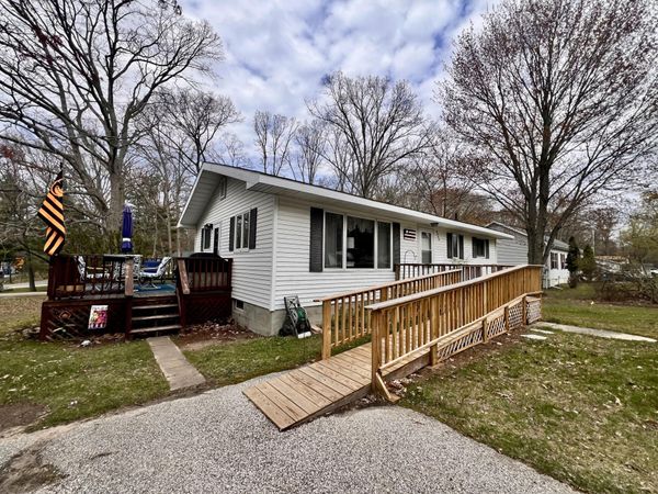 6596 W Virnetta Drive, Ludington, MI 49431